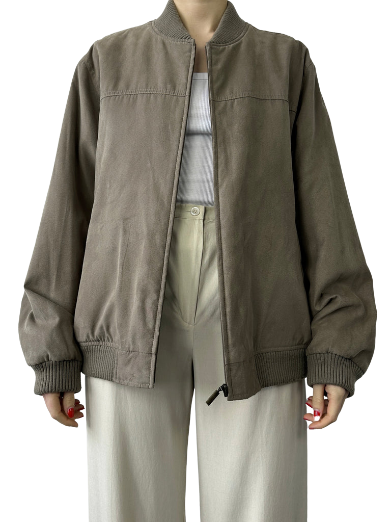 https://storage.googleapis.com/download/storage/v1/b/whering.appspot.com/o/marketplace_product_images%2Fewm-pureclassics-vintage-minimal-bomber-jacket-khaki-4dwXAzWeLuscUEZTACeLBM.png?generation=1688385283257641&alt=media