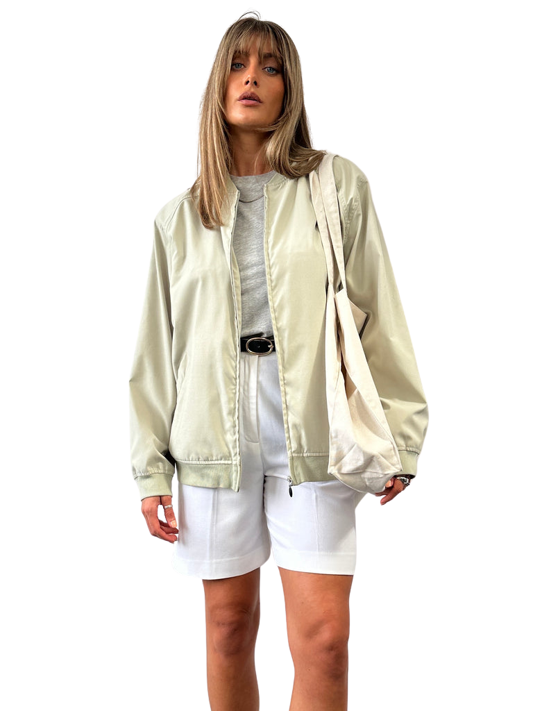 https://storage.googleapis.com/download/storage/v1/b/whering.appspot.com/o/marketplace_product_images%2Fgabicci-vintage-bomber-jacket-beige-8P7QL64jHBXiSR9menSqRC.png?generation=1705631001495497&alt=media