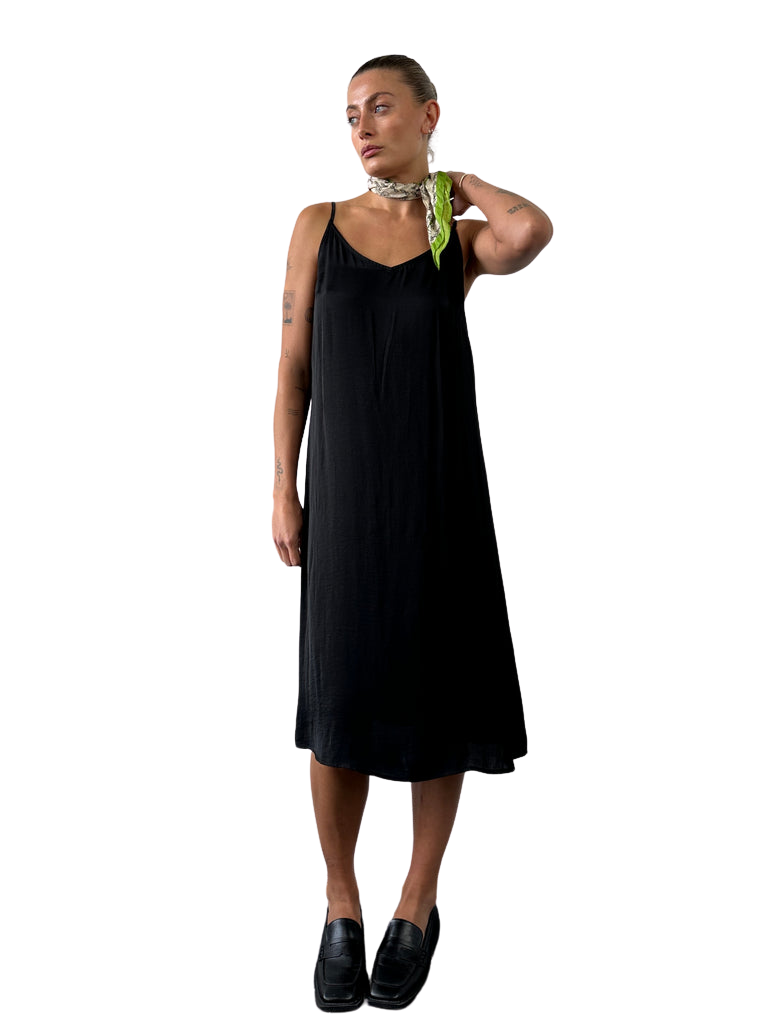 https://storage.googleapis.com/download/storage/v1/b/whering.appspot.com/o/marketplace_product_images%2Fhush-satin-cami-sole-slip-dress-black-qkFvmVKbEEipedRjTMtbZS.png?generation=1714014834722307&alt=media