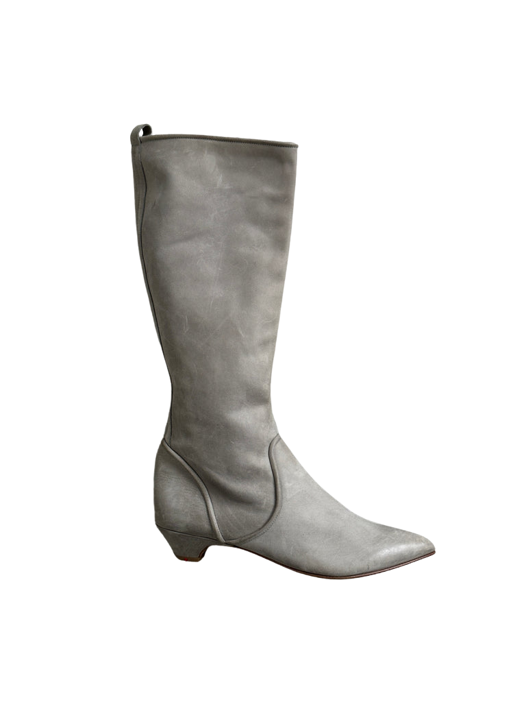 https://storage.googleapis.com/download/storage/v1/b/whering.appspot.com/o/marketplace_product_images%2Fllyod-italian-vintage-nubuck-leather-knee-boots-gray-9CN62dY6qaoXuhJTsCZk7A.png?generation=1710764542244821&alt=media