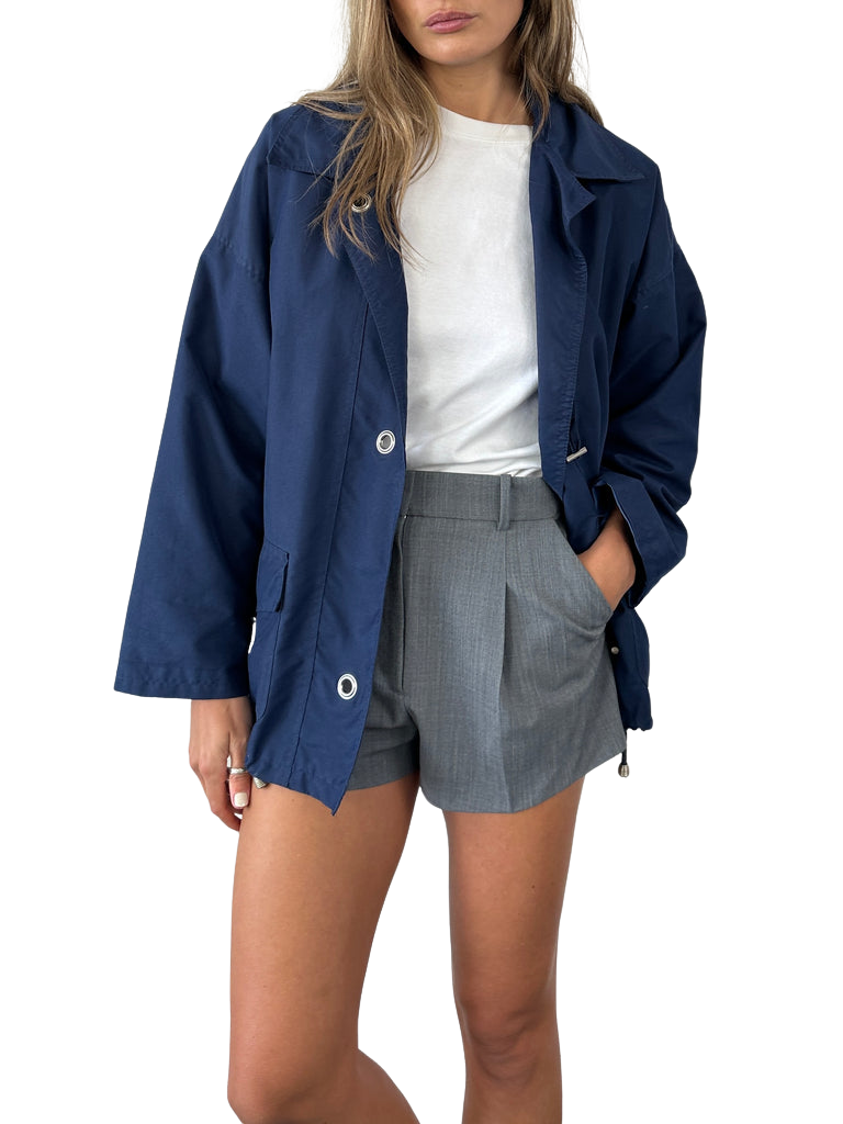 https://storage.googleapis.com/download/storage/v1/b/whering.appspot.com/o/marketplace_product_images%2Funbranded-italian-vintage-pure-cotton-mac-jacket-navy-rQojjjZHruiNyCNgMWJzKn.png?generation=1711162532965718&alt=media