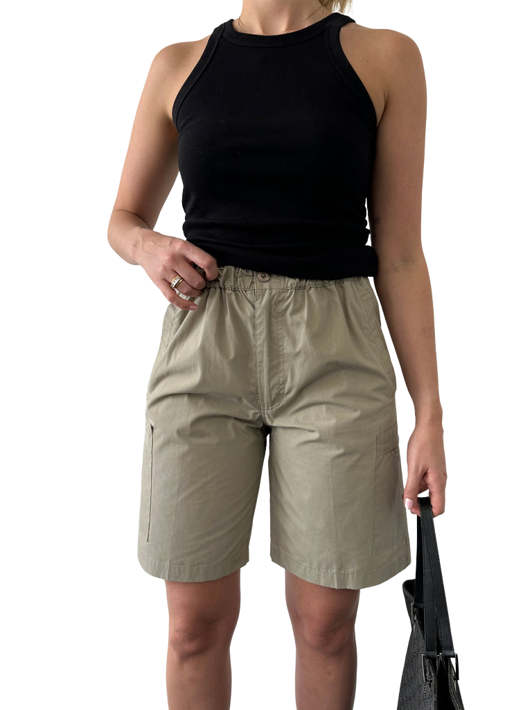 https://storage.googleapis.com/download/storage/v1/b/whering.appspot.com/o/marketplace_product_images%2Funbranded-vintage-elasticated-shorts-black-8Q8GyAAwxSCneHDddswCtb.png?generation=1690857245733923&alt=media