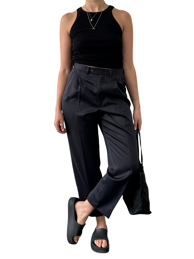 https://storage.googleapis.com/download/storage/v1/b/whering.appspot.com/o/marketplace_product_images%2Funbranded-vintage-pleated-straight-leg-tailored-trousers-black-oX7SPH2zH4vG5bPomrPAg2.png?generation=1688438489238489&alt=media