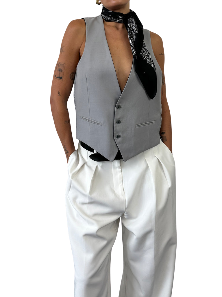 https://storage.googleapis.com/download/storage/v1/b/whering.appspot.com/o/marketplace_product_images%2Funbranded-vintage-reversible-pure-wool-tailored-waistcoat-white-g44MTyTaJqk6AYDHEkipoK.png?generation=1712977608740062&alt=media