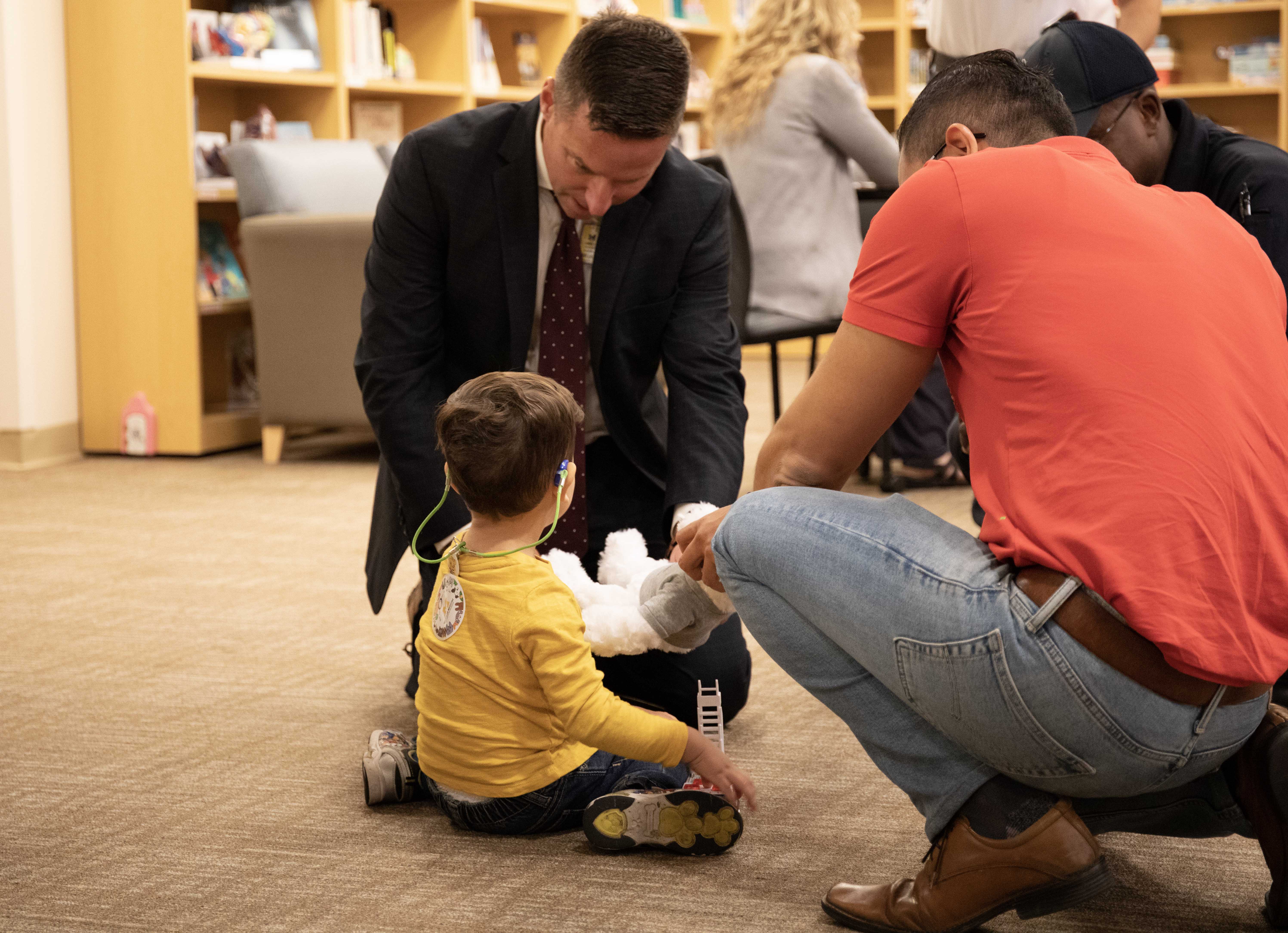 Michigan Medicine Security Director, Brian Uridge, sits and talks with Mott patient