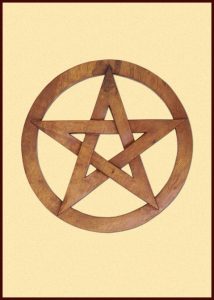 Pentagram Houtsnijwerk