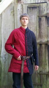 Gambeson - Aketon in Rood/Zwart met Knopen, 14e eeuws