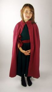 Middeleeuwse Kindercape in Rood met Borduursels