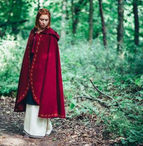 Middeleeuwse Cape in Rood, Wol, met Lange Capuchon, 119 cm