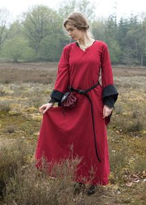 Mittelalterkleid mit Höllenfenstern, Rot