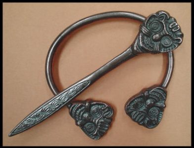 Viking Fibula in Brons, Hom Denemarken 9e - 11e eeuws (op=op)