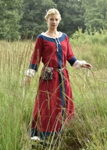 Wikinger, Frühmittelalterliches Kleid in Rot/Blau aus den 6Jh. - 9Jh.