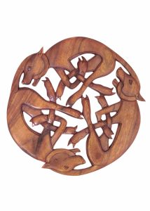 ​Wandschmuck aus Holz mit Motiv der Wilden Jagd, handgeschnitzt