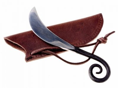 Druiden-Messer - Handgeschmiedetes Messer mit elegant eingerolltem Griff.