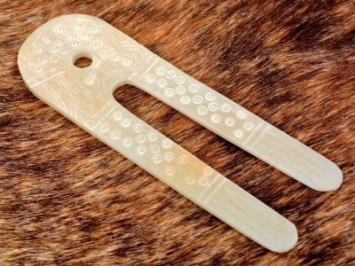 Wikinger-Strickgabel aus Knochen nach einem Fund
