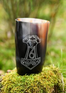 Viking Drinkbeker van echte hoorn, zonder handvat met Mjölnir, Thor's hamer