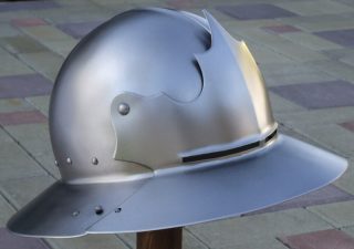 Monnikskap Helm met Vizier 14e - 15e eeuws