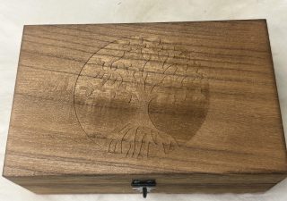 Middeleeuwse houten doos met Levensboommotief / Ygdrasil