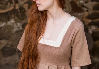Middeleeuwse jurk Frideswinde in Zandkleur