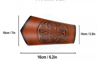​Keltische leren Polsbeschermers - Bracers met spiraalvormig ornament in reliëf in Bruin