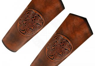 Lange leren armbanden met Keltisch Spiraalornament in reliëf