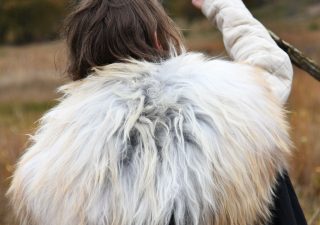 Schoudervacht, Schouderbont, gemaakt van een Noors Schapenras, gemêleerd