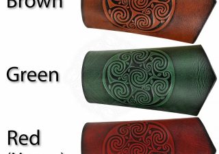 Lange leren armbanden met draken in reliëf in groen, rood of bruin