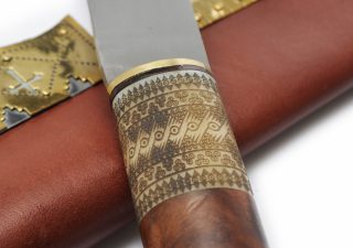Lange sax van Birka, Viking sax mes, met koolstofstalen lemmet en hout/been handvat