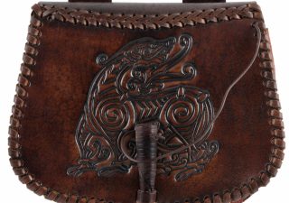 Wikinger ​Gürteltasche aus Leder mit Drachen-Prägung, Braun