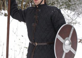 Mittelalter Langer Gambeson aus Baumwolle mit Wollfüllung, naturfarbe