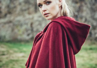 Middeleeuwse Cape Wol in Rood met Muts,131 cm