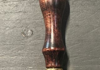 ​​​​​​​Zegelstempel met Triskelion Logo