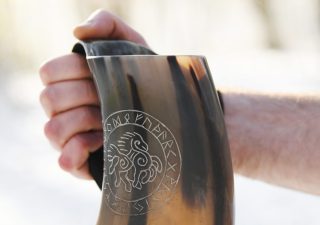 Grote Viking drinkbeker Sleipnir/bierpul gemaakt van echt hoorn