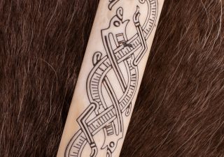 Viking Jelling-Stijl Langsax met Benen Grip en Schede, 10e eeuws