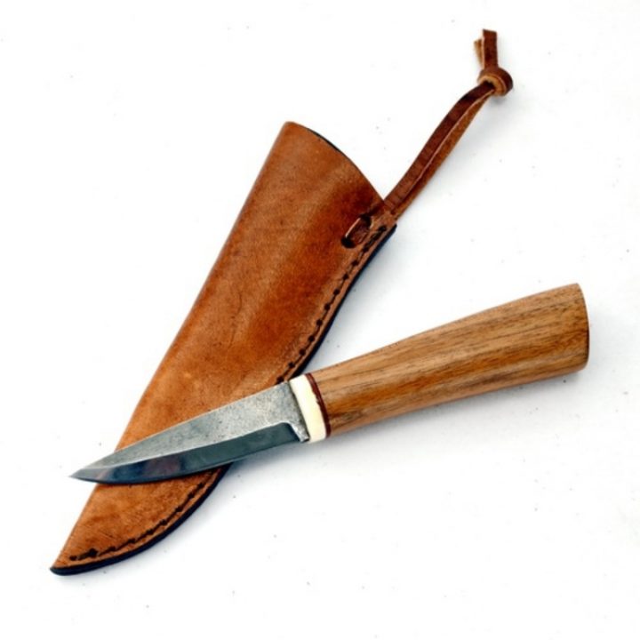 Kleines Frauen-Messer nach dem Vorbild germanischer Messer aus dem Frühmittelalter.