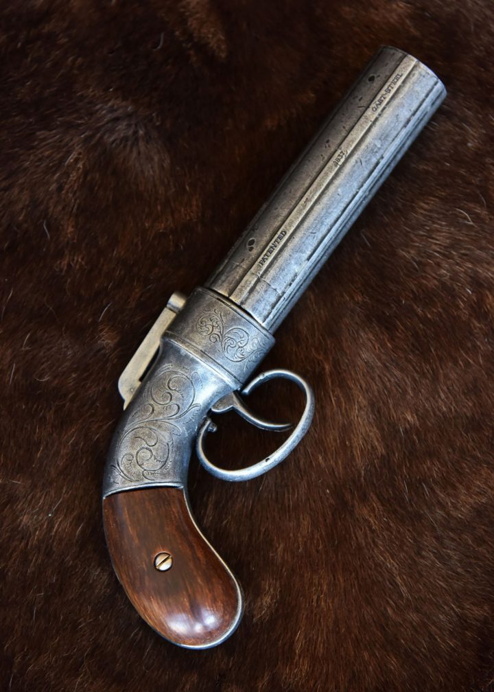 ​Sechsläufiger Allen & Thurber Pepperbox-Bündelrevolver von 1837, Replik