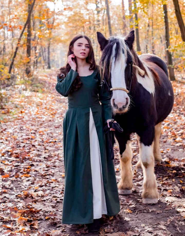 Mittelalterkleid in Olivgrun/Natur