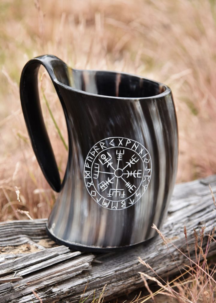 Viking Drinkbeker/Bierpul gemaakt van echt hoorn met Vegvisir