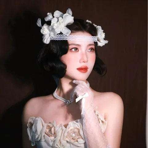柳彩英