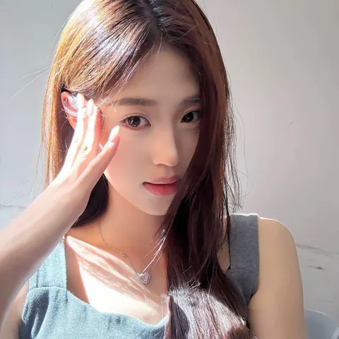 尹容