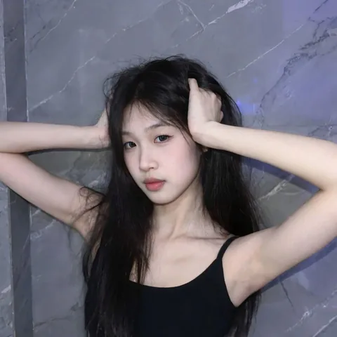 八月