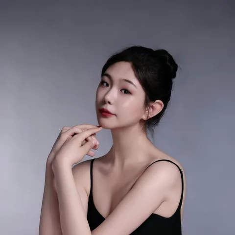 侯佳