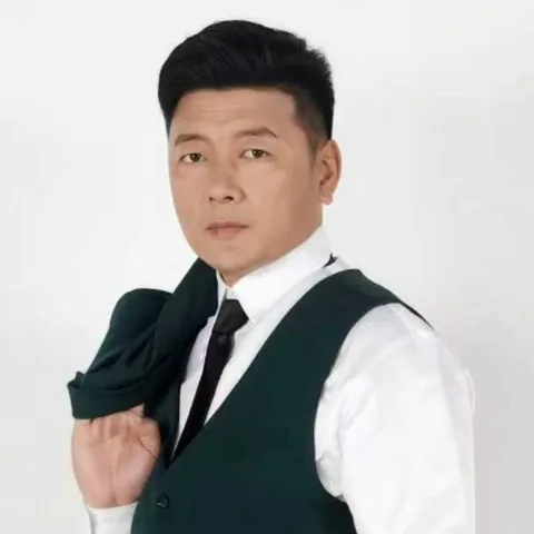邱冰