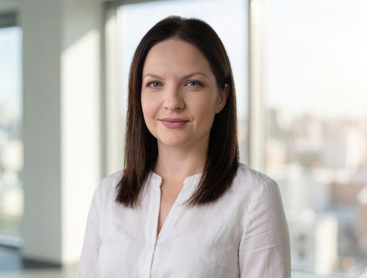 Jelena's headshot