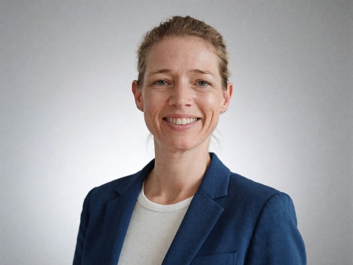 Sonja's headshot