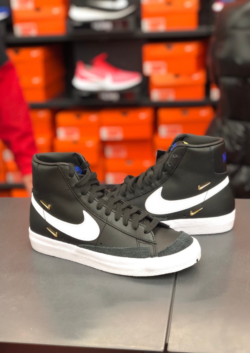 nike blazer 77 se