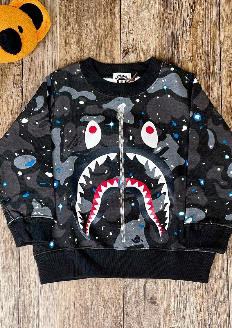 BAPE 小童 滿版星空夜光銀拉鍊鯊魚大學T