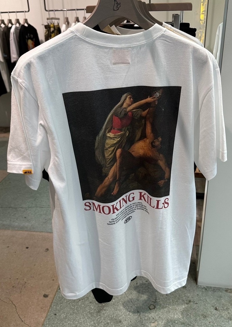 FR2 東京黃 胸口SMOKING KILLS背雙人搶煙短T 20230729發售