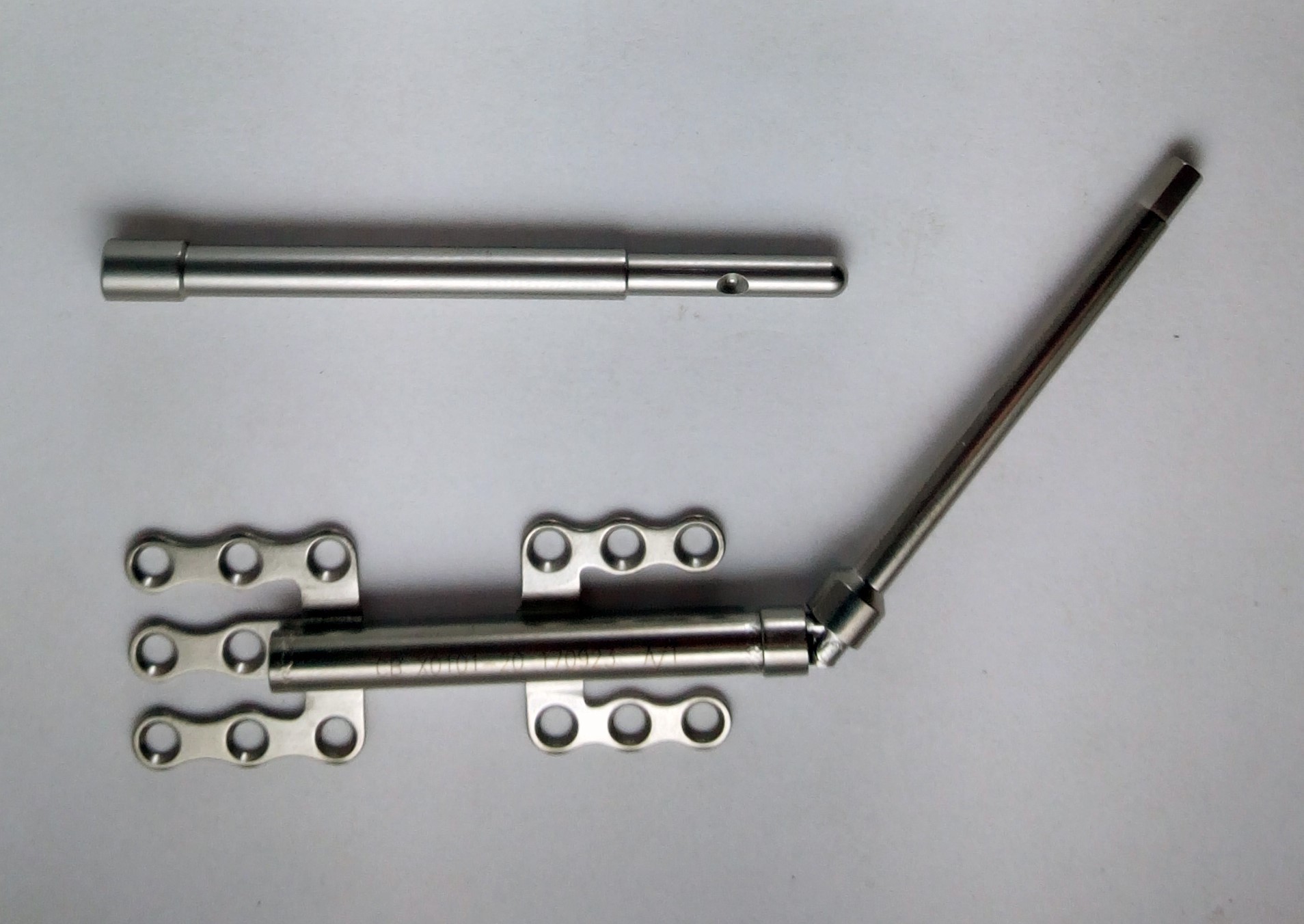 Lower jaw right and left distractor