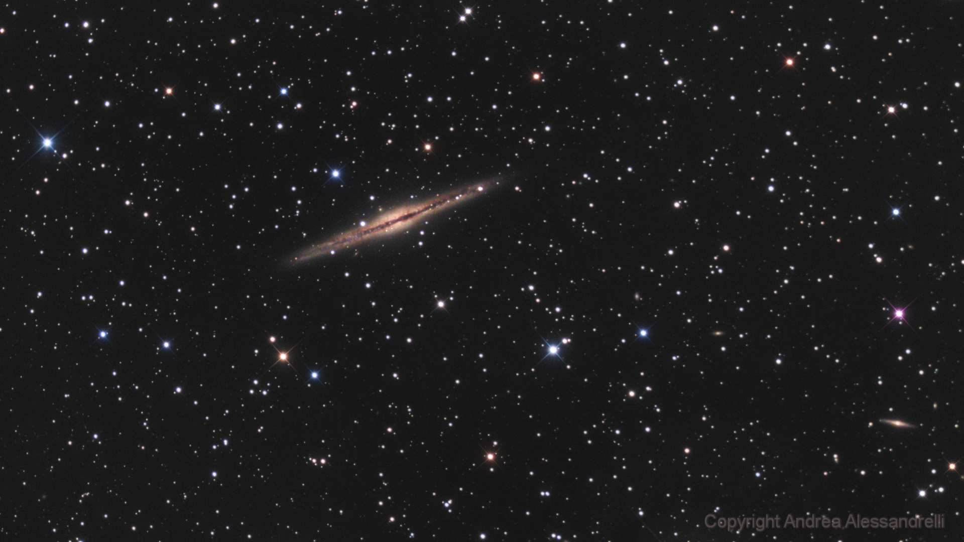 Тысячи световых лет. NGC 891 Галактика. Галактика NGC 1097. NGC 1097 — спиральная Галактика. Комета Астрофото.